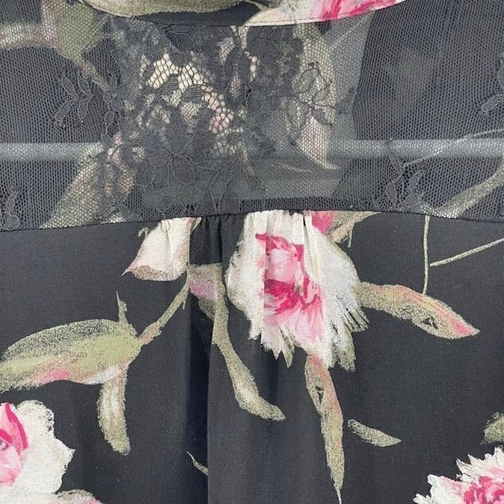 White‎ House Black Market Black Sheer Lace Floral Blouse Bell Sleeve Size 8 - Picture 7 of 8